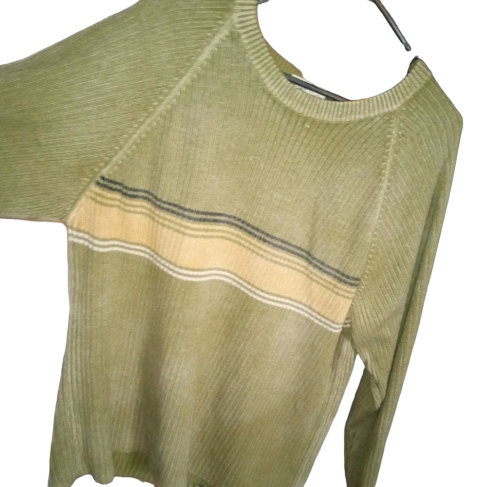 Thin sweater green size large
